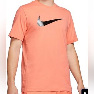 NIKE SPORTSWEAR SWOOSH T-SHIRT